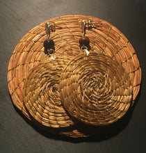 Carica l&#39;immagine nel visualizzatore di Gallery, MEDALLION SPECIALE TRECCIA ORECCHINI